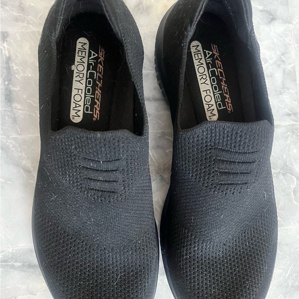 Skechers Women’s Size 10 | Air-Cooled Memory Foam Sneakers